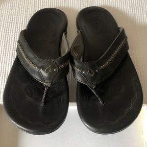 OluKai Mea Ola Men’s Black Leather Sandals